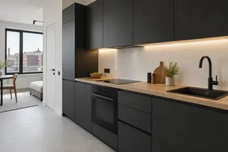 Кухня с чёрными фасадами